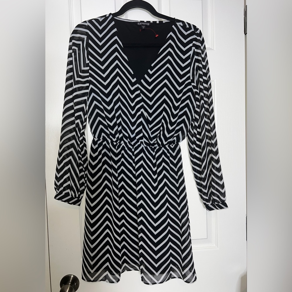 🖤 Express Sheer Chevron Dress - Picture 4 of 6